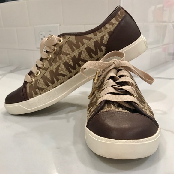 Michael Kors Logo City Sneaker - Picture 1 of 8